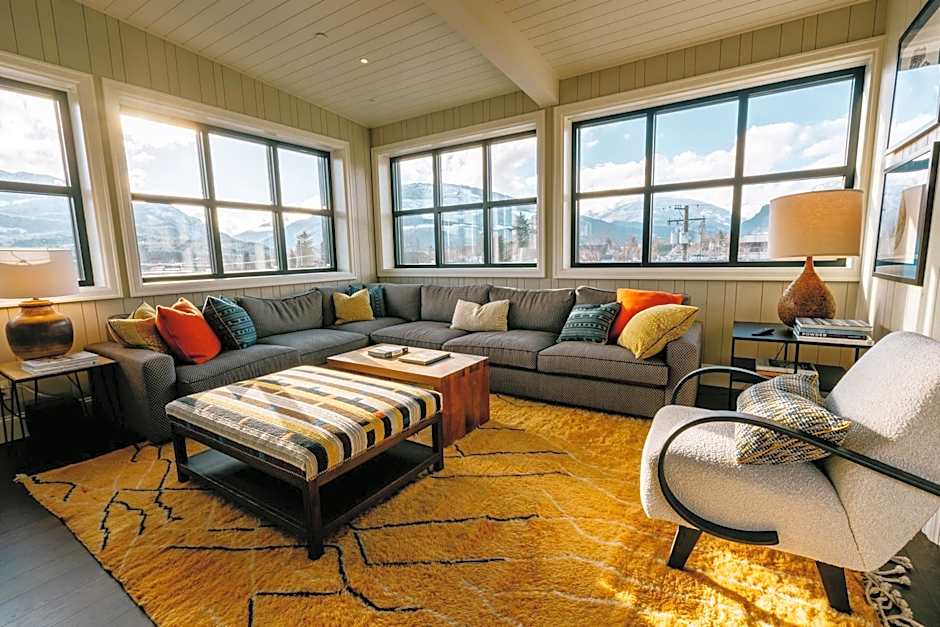 Eleven Revelstoke Lodge