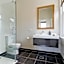 Deloraine Hotel