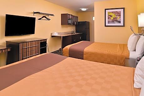 Two Queen Beds with Kitchenette - Disability Accessible
