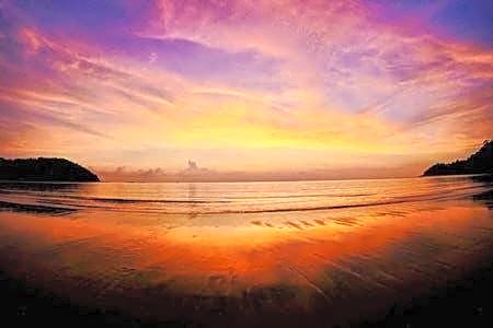 Beachfront Hut Upstairs Astra - Beach Shack Chalet