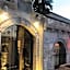 Sarnich Cave Suites