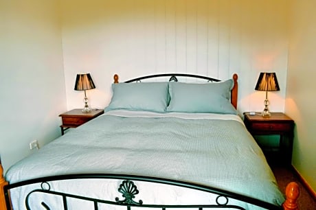 Apartment with Mountain View