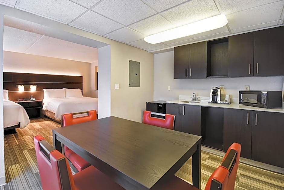 Holiday Inn Express & Suites Allentown-Dorney Park Area By IHG