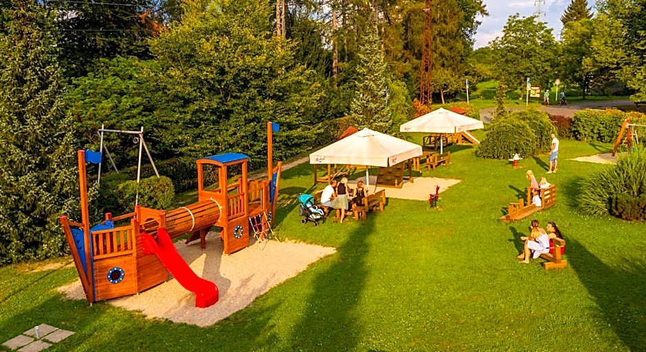 April hotel Panorama