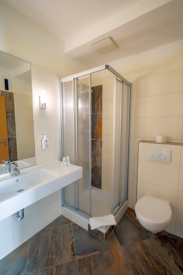 Hotel Bördehof, direkt an der A2 & A14, mit Restaurant