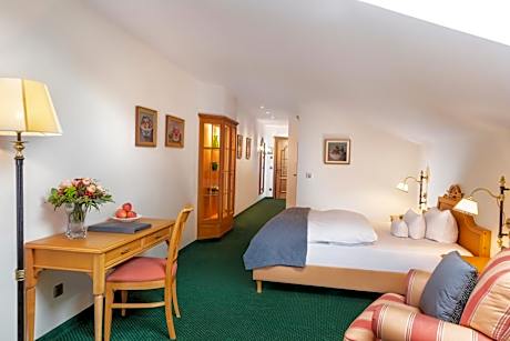 Modern Superior Double Room with Balcony