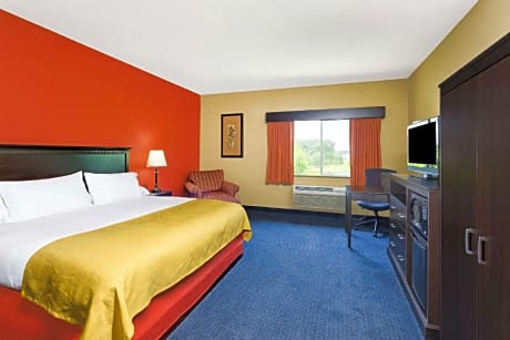 One-Bedroom King Suite - Mobility Accessible/Non-Smoking