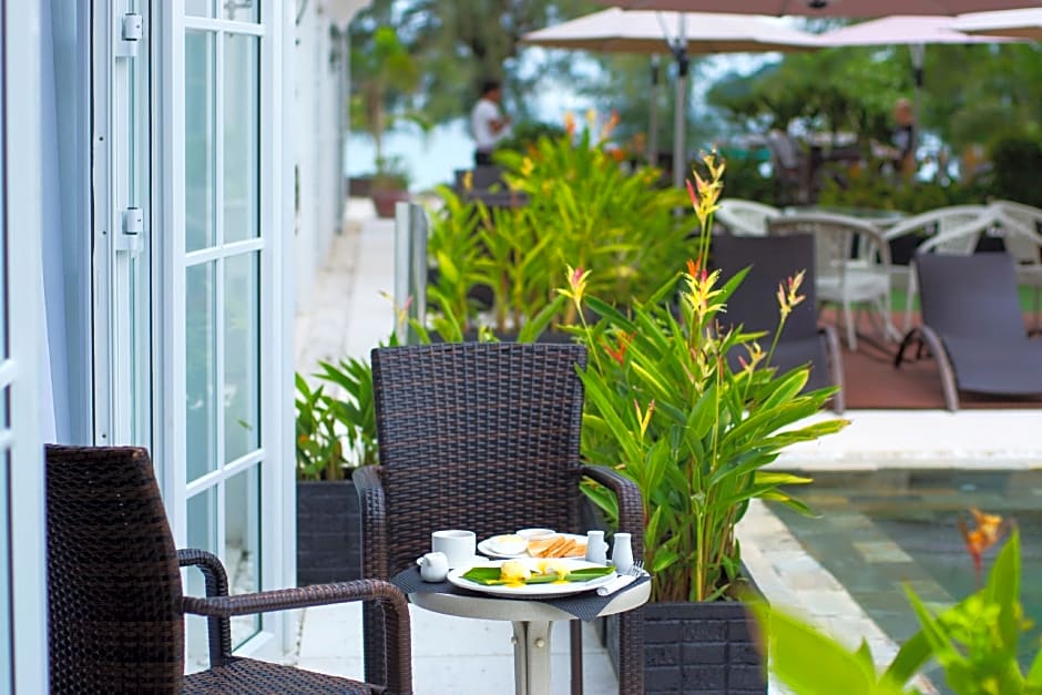 White Boutique Hotel and Restaurant