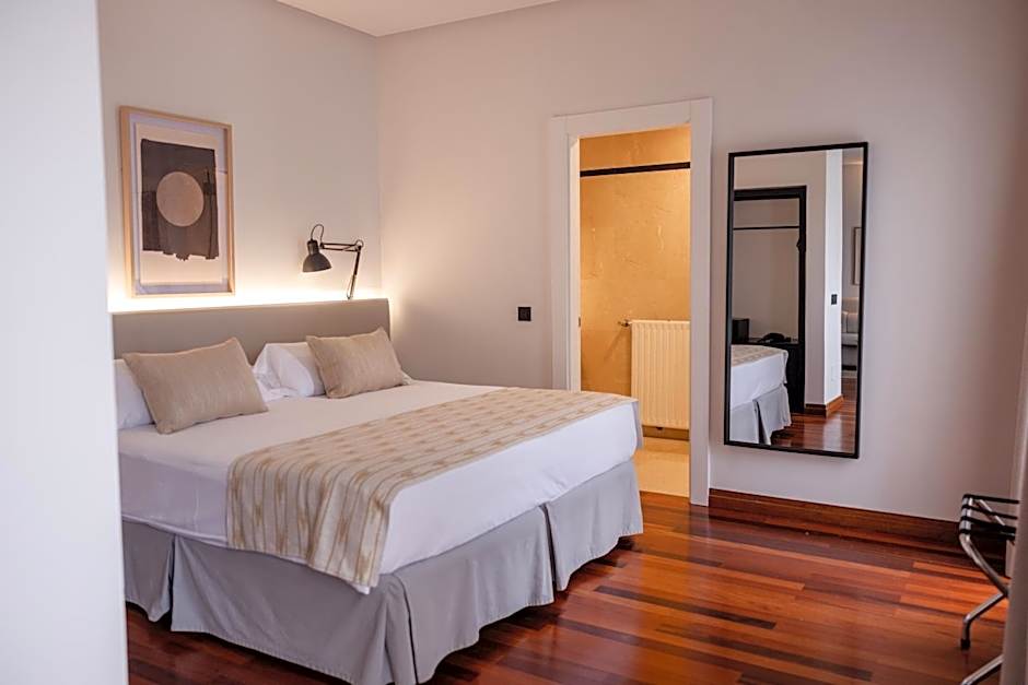 Photo 1 of 6 of Premium 1 Double Bed or 2 Beds