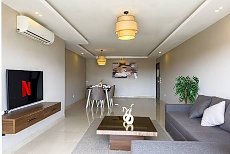 Flattering 2BDR - 5 min to Airport