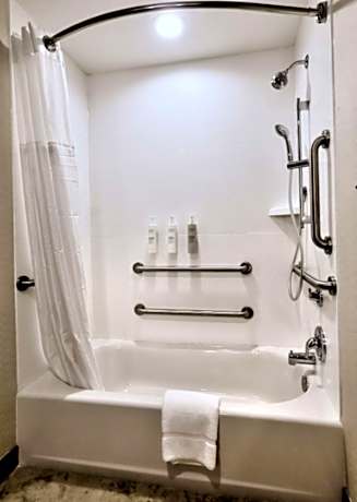 Queen Room with Two Queen Beds - Hearing Access/Non-Smoking