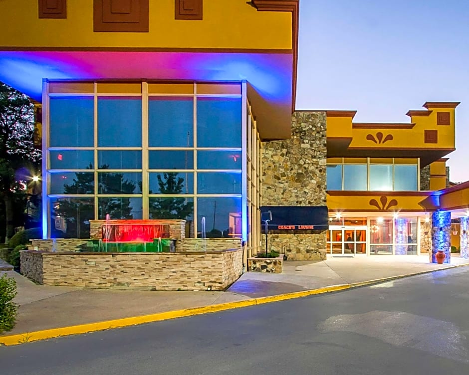 Clarion Inn & Suites University Center