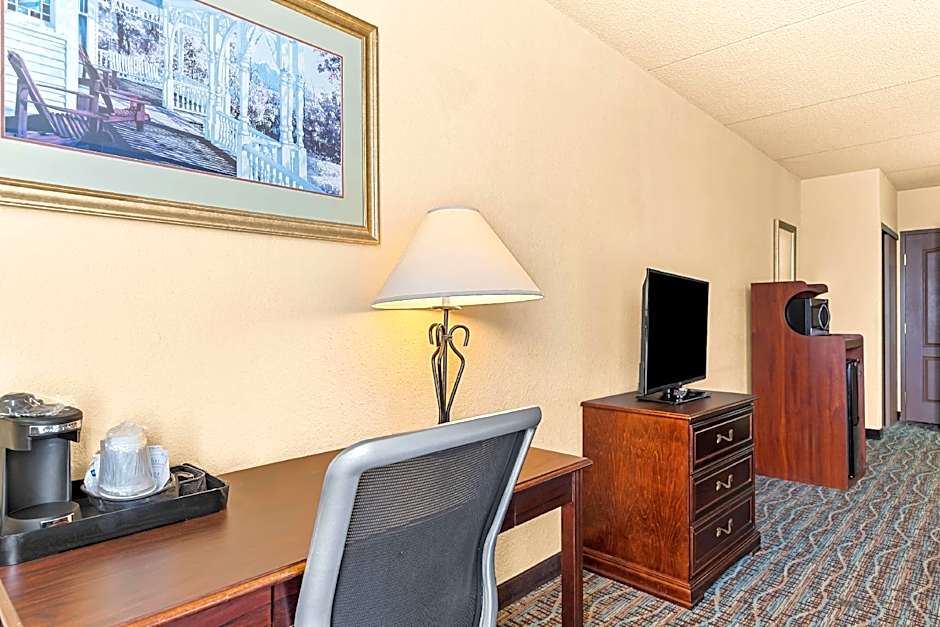 Best Western Holiday Manor