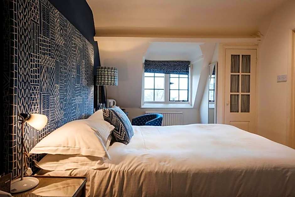 The Bear Of Rodborough Hotel