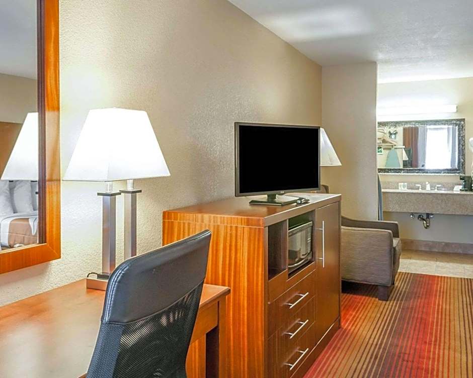 Quality Inn & Suites Albuquerque West