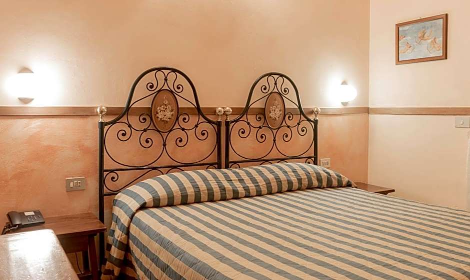 Hotel Monica