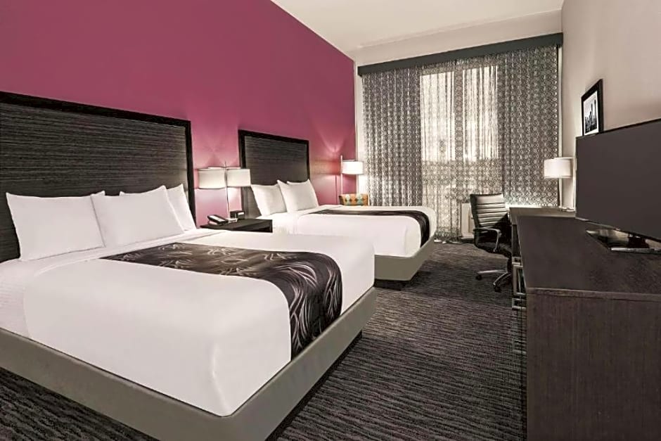 La Quinta Inn & Suites by Wyndham Dallas Grand Prairie North