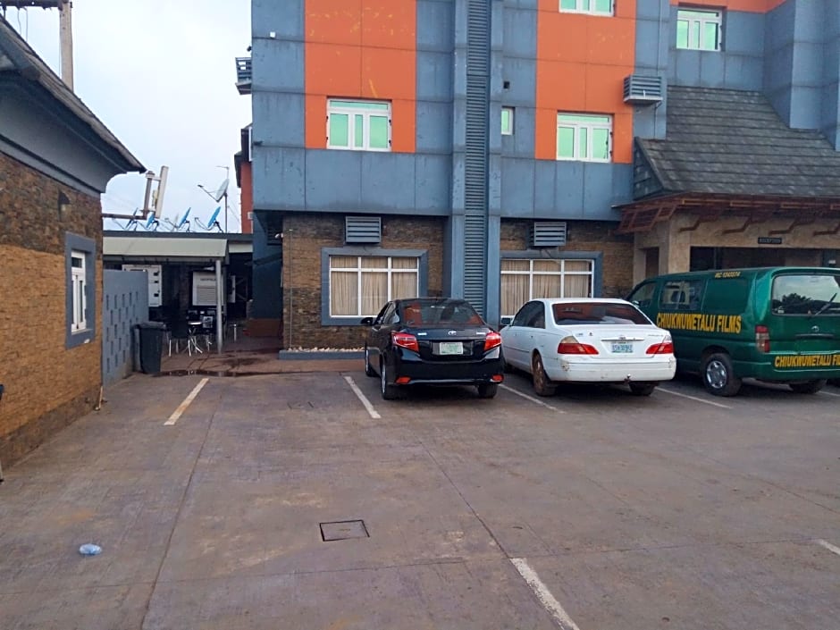 Wise Penny Suites and Spa