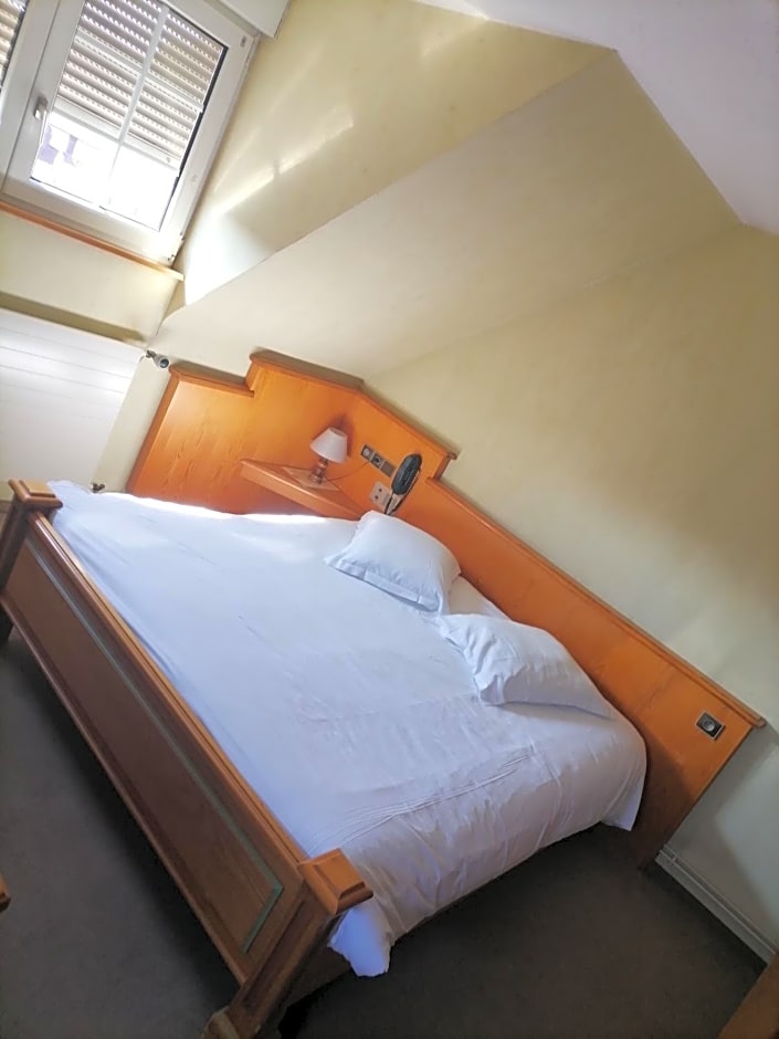 Logis Hotel Aux Comtes De Hanau