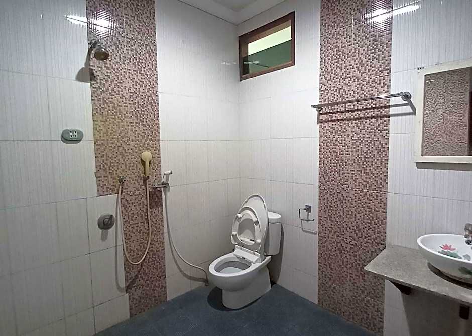 RedDoorz near Poso City Mall