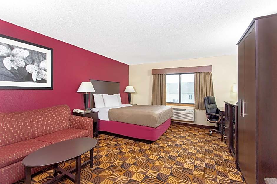 AmericInn by Wyndham Elkhorn Near Lake Geneva