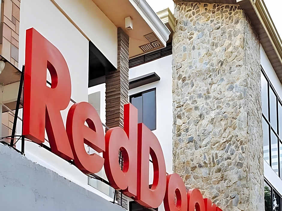 RedDoorz @ Greenview Hotel and Restobar Masbate