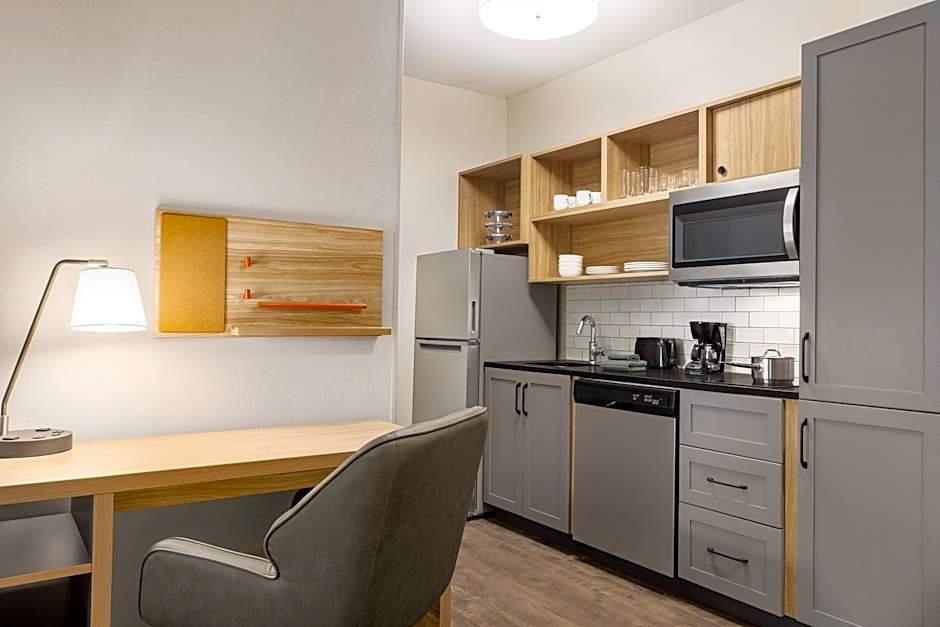 Candlewood Suites McPherson By IHG