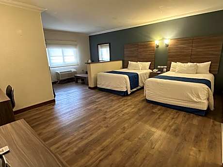 Suite with Two Double Beds and Kitchenette- Non-Smoking