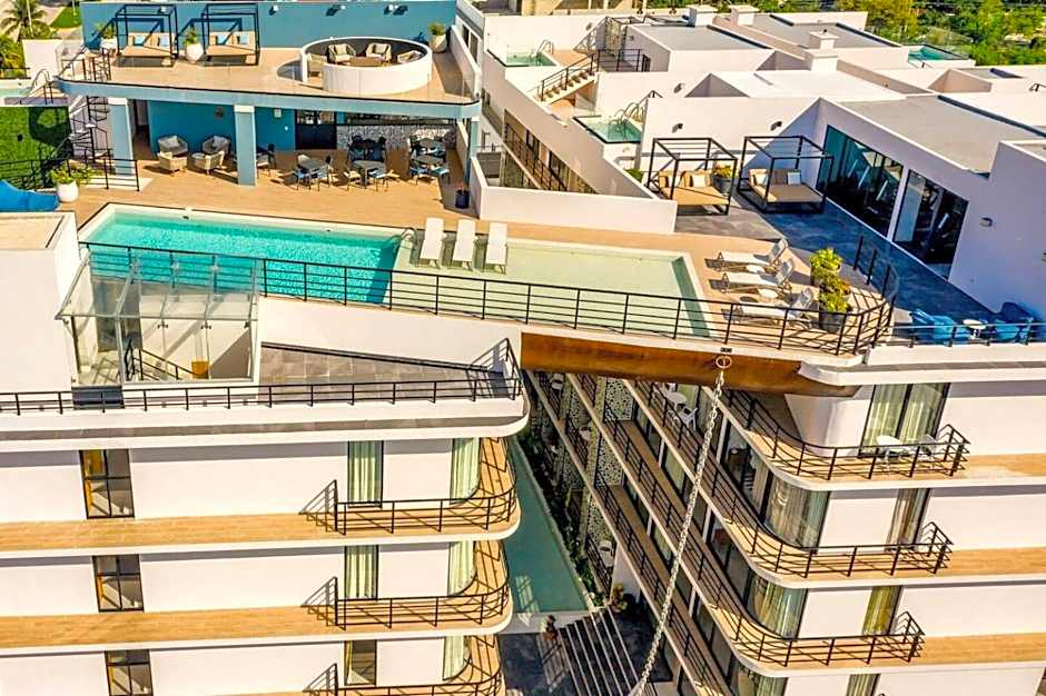 The Boat Condo by Andiani Travel