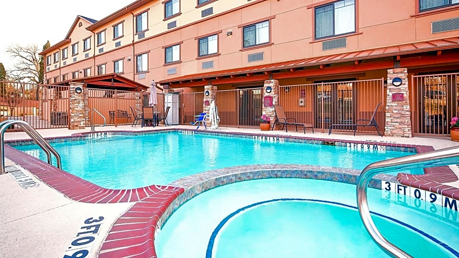 Best Western Plus Royal Mountain Inn & Suites