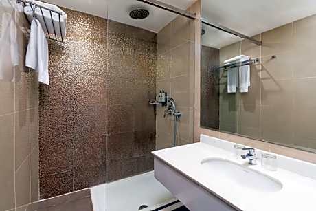 Standard Triple Room Partial Ocean View