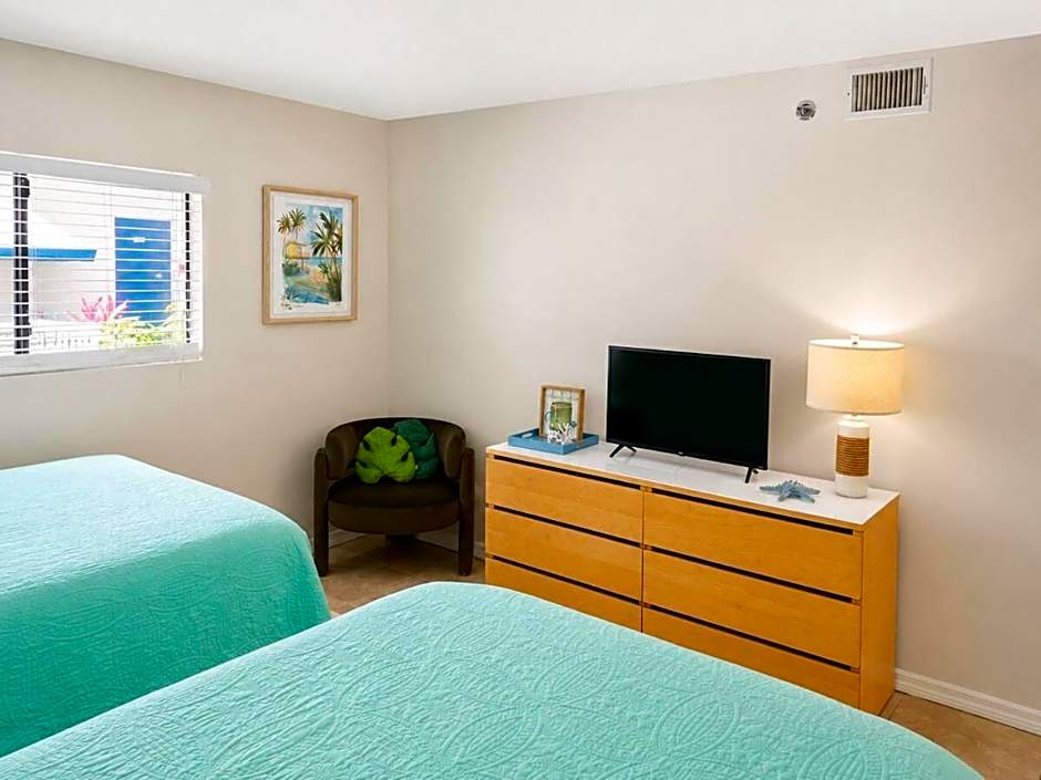 Beach Palms- Unit 102