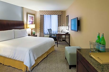 King Room with Roll-In Shower - Mobility Access