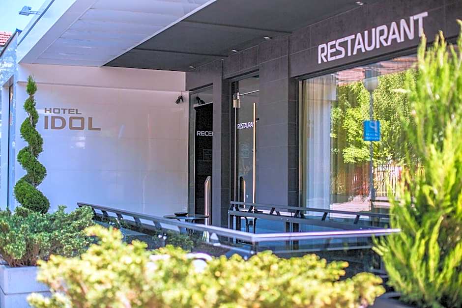 Hotel Idol