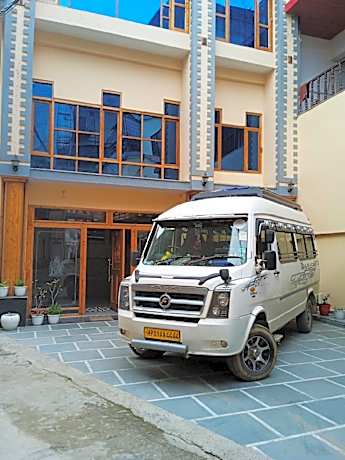 Hotel CM Palace - Pure Vegetarian