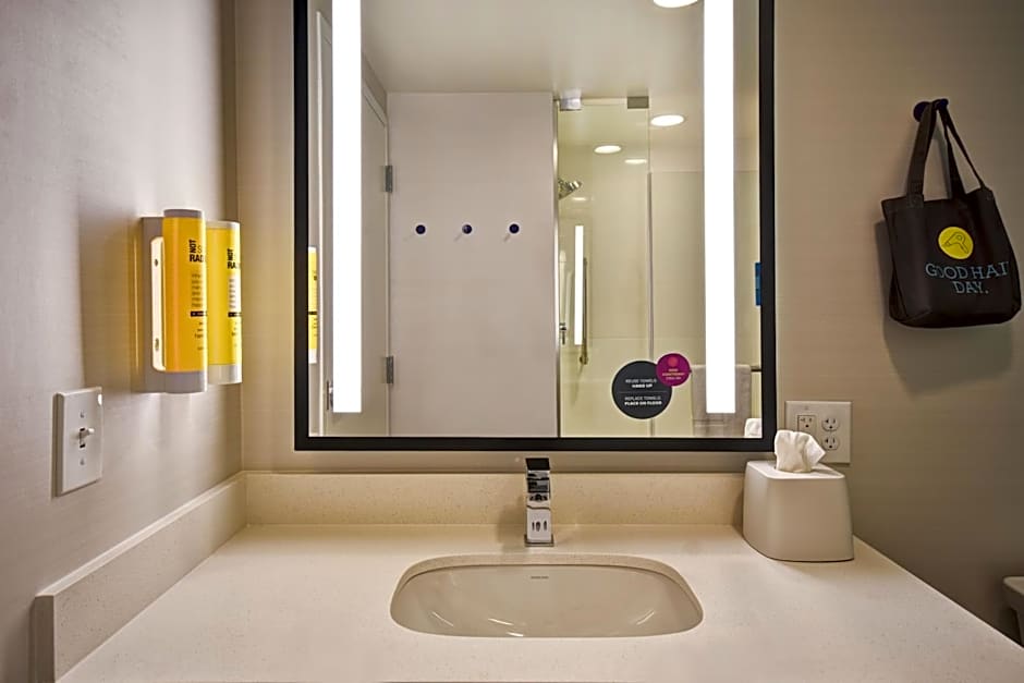 Tru by Hilton Louisville Airport, KY