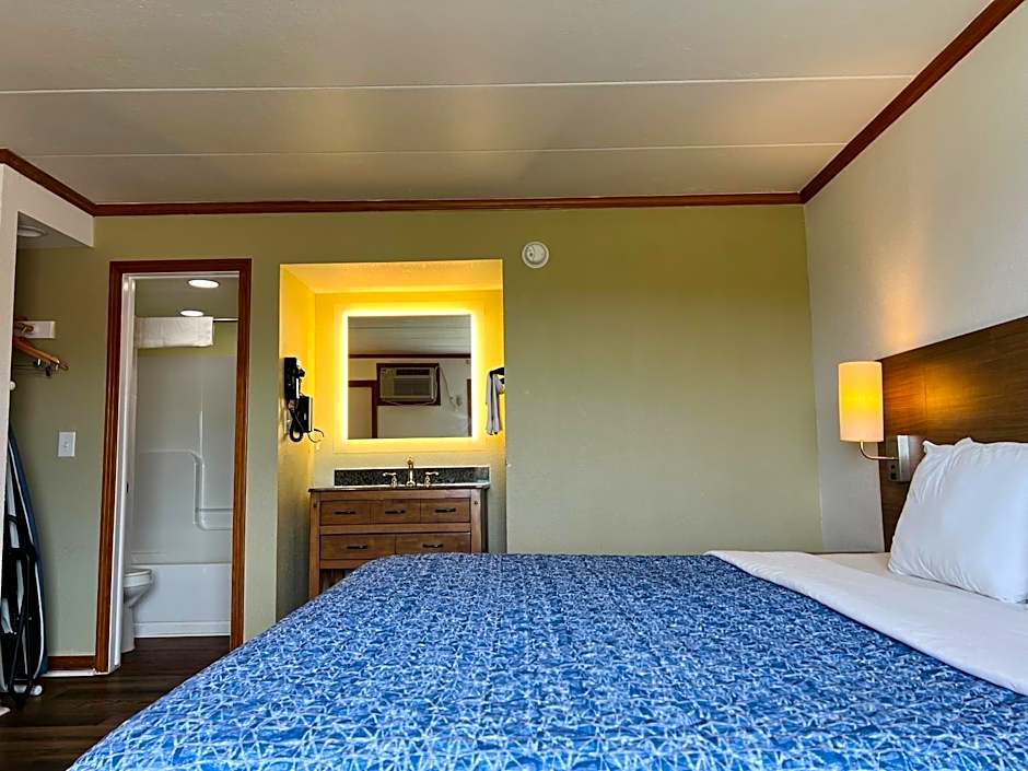 Photo 1 of 2 of 1 King Bed, Ocean View