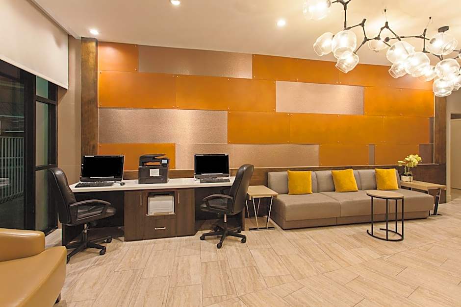 Holiday Inn Long Beach - Airport By IHG