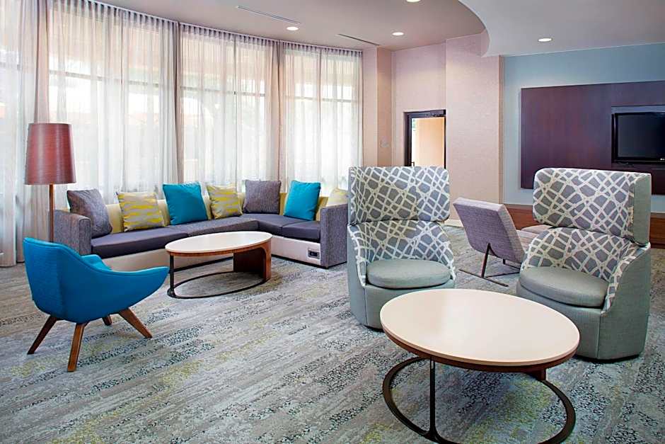 Courtyard by Marriott Roanoke Airport