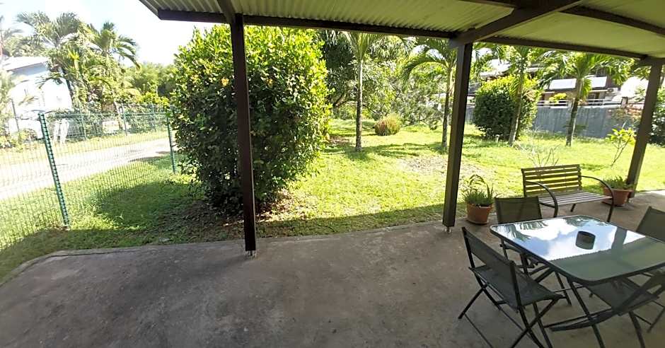 Au Petit Canal Fleuri