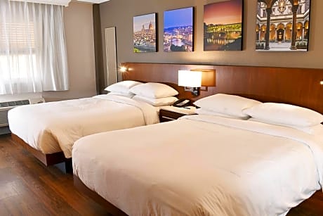 Queen Room with Queen Bed and Transfer Shower - Mobility and Hearing Accessible