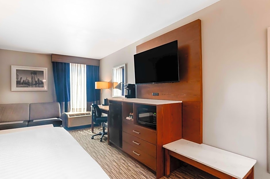 Best Western Plus Commerce Hotel