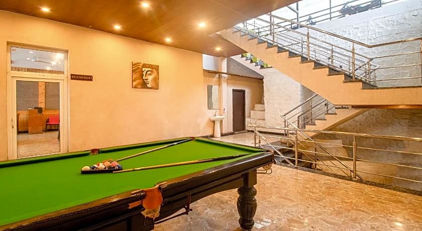 Treebo Premium Queen Of Hills Near Mall Road