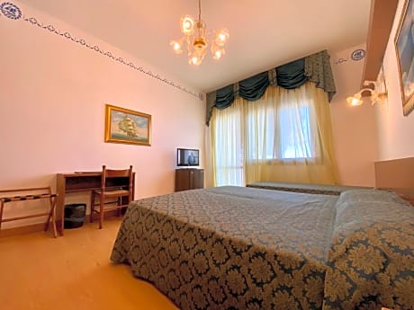 Quadruple Room with Sea View