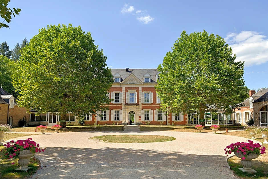 Photo 1 of 46 of Logis Domaine De Valaudran