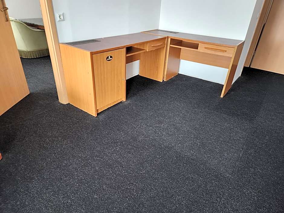 Hotel & Restaurant Heidekrug in Pinneberg, Free Parking and WiFi