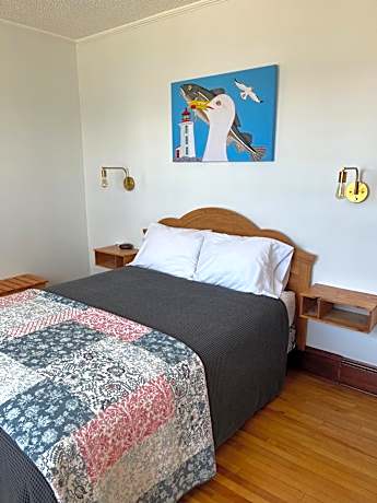 Queen Suite with Spa Bath