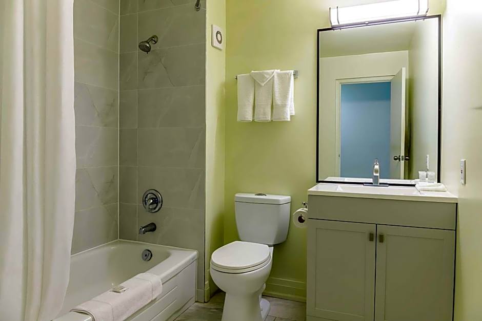 Motel 6 Niagara Falls, ON Near the Falls