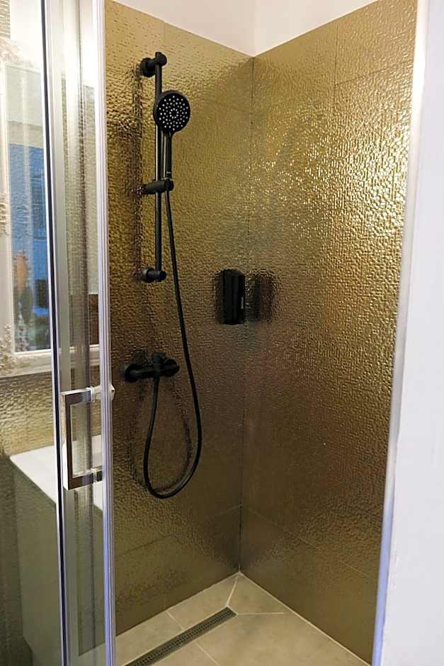 A part alatt Apartman