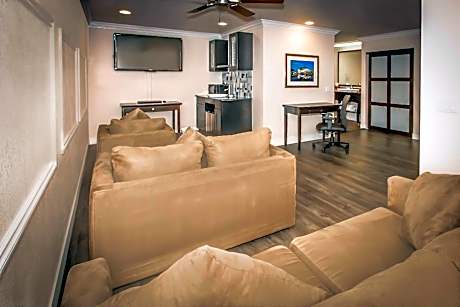 King Suite with Sofa Bed - Non-Smoking